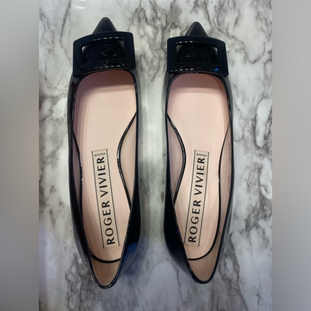 Brand new Roger Vivier black patent flats size 8.5